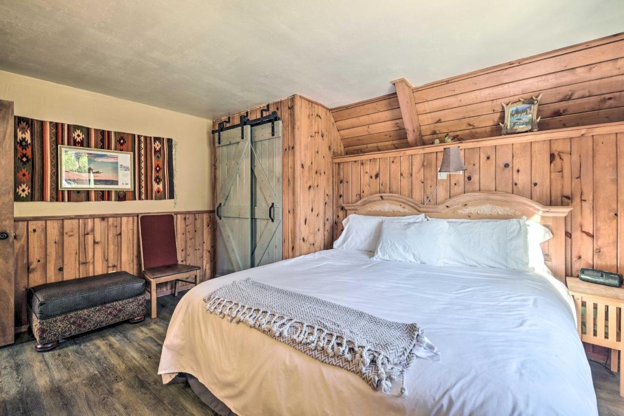Ski-Inandski-Out Red River Cabin With Mtn Views! Exterior photo