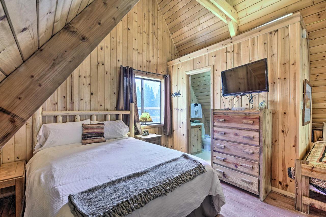 Ski-Inandski-Out Red River Cabin With Mtn Views! Exterior photo